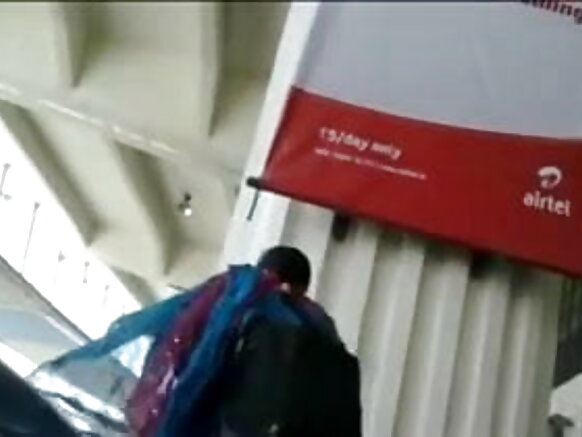 হট ভারতীয় ছেলে একটি সেক্সি এবং নোংরা মুভিতে জনসমক্ষে হস্তমৈথুন করে