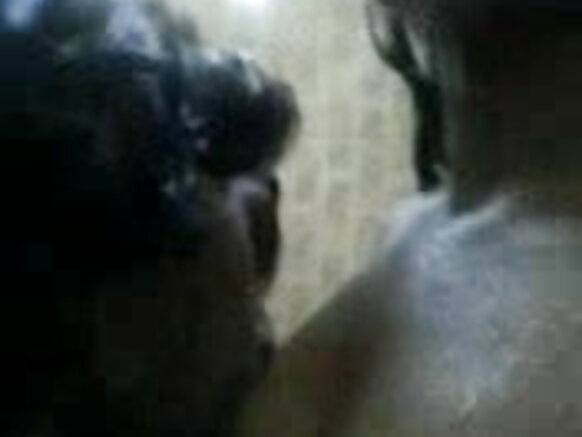 মাদ্রাসি সেক্সি সিনেমার জন্য এক দম্পতি