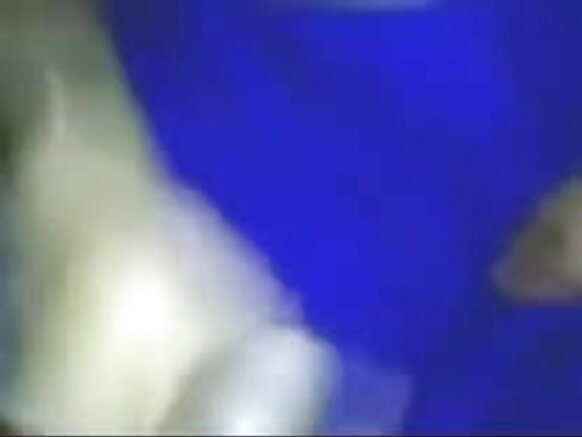 সেক্সি এমআইএলএফ ইন্ডিয়া হিন্দি মুভি মুভিতে তার দুর্দান্ত প্রাকৃতিক মাই দেখায়