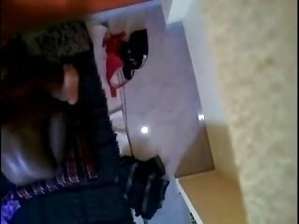 22 হিন্দি মুভি সেক্সি গৃহবধূ তার প্রেমিকার ঘরে উপভোগ করছে 3videos