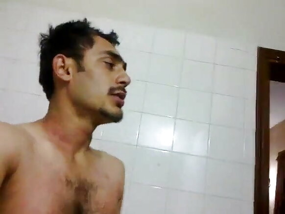 মুসলিম আন্টিকে থাপ্পড় মেরে অপমান করেছে মুসলিম আন্টি সেক্সি হিন্দু মোরগ প্রেমিক ভোজপুরি মুভি-