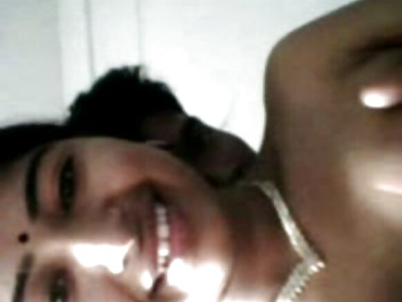 উত্তর ভারতের কিশোর দম্পতি হাই ডেফিনিশনে হিন্দি মুভি সেক্সি ভিডিও রেকর্ডিং প্রদর্শন করছে