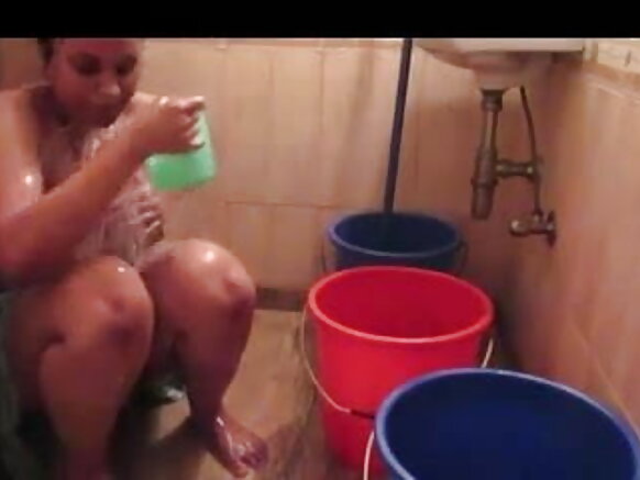 সেক্সি সেক্সি ভারত ভাবীর কাপড় ধোয়া গুজরাটি মুভি সেক্সি