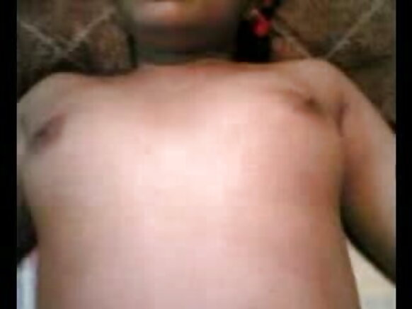 দেশি - একেবারে সেক্সি মুভি দেশি তার প্রেমিকার সাথে বাসা থেকে চোদা