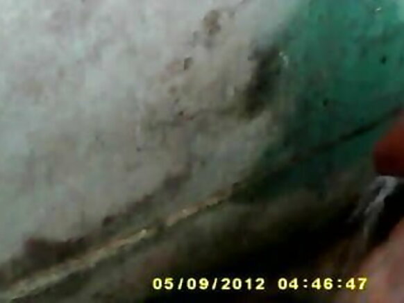 গোসল করার সময় বড় খালার স্তন উন্মুক্ত