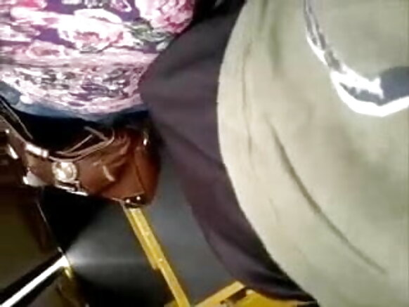 সেক্সি মুভি বাসে বাঁড়া নিয়ে খেলা করছে