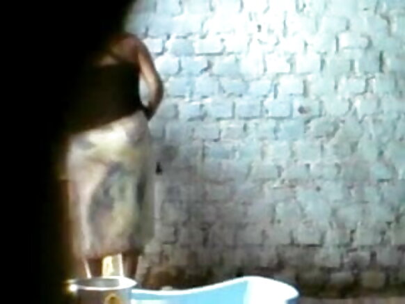 বোকা ছেলে রেকর্ড করছে বুড়ো সানি দেওলের সেক্স ছবি বোনকে বাথরুমে নিয়ে যাচ্ছে