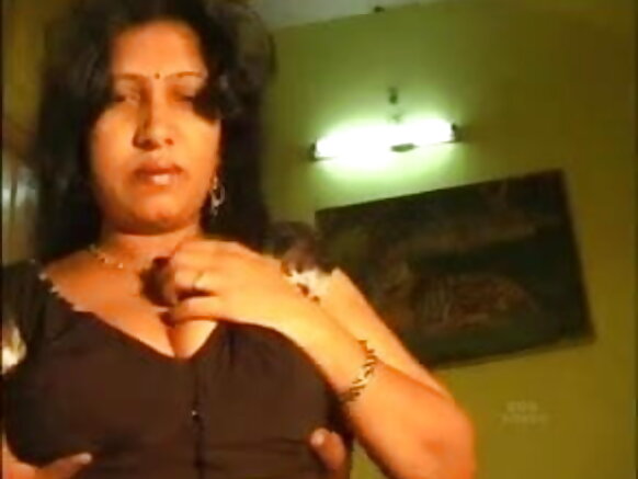 mallu aunty love aunty full sexy scandal in Hindi 003