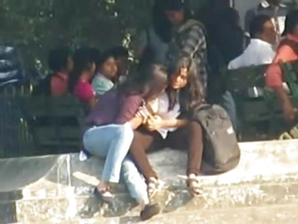 ভারত দেশী লেসবিয়ান হিন্দি সেক্সি নীল হিন্দি প্রকাশ্যে চুমু