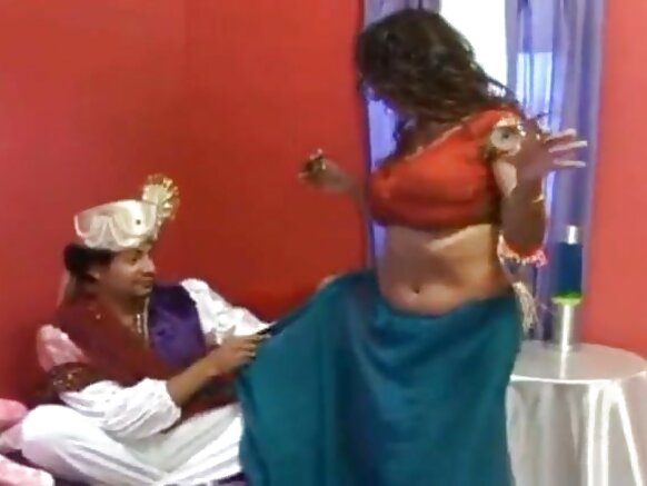 ভারতীয় রাজা ও রাণী ছদ্মবেশে রাজাকে উলঙ্গ করে পালিয়ে গেল