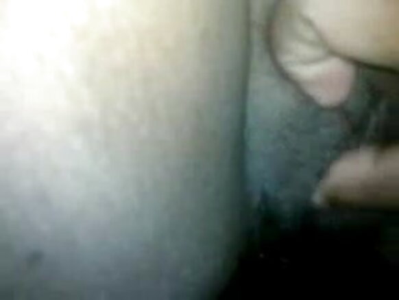 আন্টি ভারত ব্লোজব দিচ্ছে এবং তার সেক্সি হিন্দি মুভিমেটকে চোদাচ্ছে