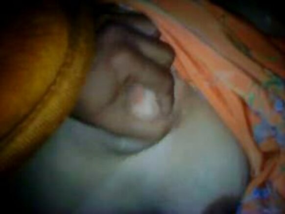 দক্ষিণী হিন্দি সেক্সি ছবি নীল চোদা আন্টির বুদ্ধিমান আন্টি তার স্বামীকে চোদার সময় সাহায্য করছে