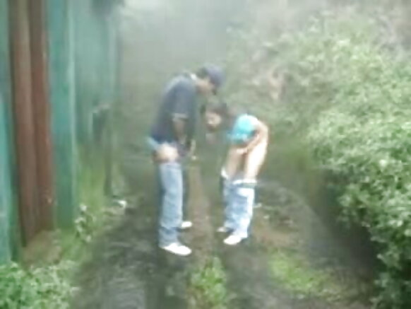 ব্রিটিশ ভারতীয় দম্পতি বৃষ্টির মধ্যে চোদা hindi movie video ব্রিটিশ দম্পতি লা কোলিনা স্টেশন আক্রমণ