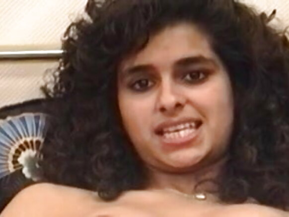 লোমশ এবং সেক্সি ভগ সঙ্গে ব্রিটিশ ভারতীয়