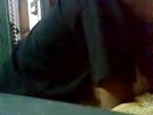 তার ইংরেজি মুভি বয়ফ্রেন্ডের সাথে বড় মাই দেশি MILF মাই