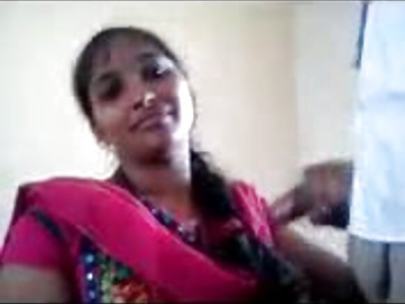 মেয়ে ক্লাসে তার মুখে মোরগ নেয়, ইংরেজিতে সাউথ ইন্ডিয়ান মুভি