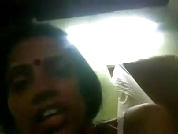 দেশি বউ স্বামীর বন্ধুকে খড় দিচ্ছে মোবাইল ব্লোজব ও সেক্সি ভিডিও মুভি