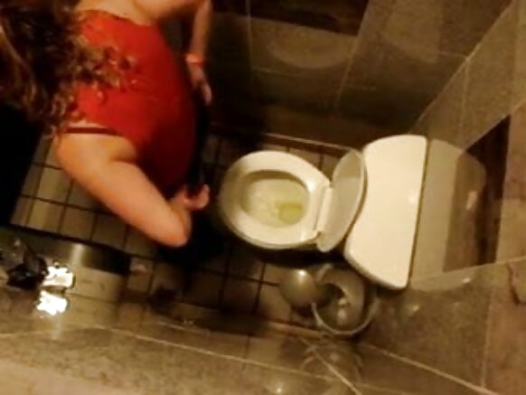 আরব ইউনিভার্সিটির বন্ধু আনভির বাথরুমে গুপ্তচর সেক্সি মুভি মুভি সেক্সি মুভি