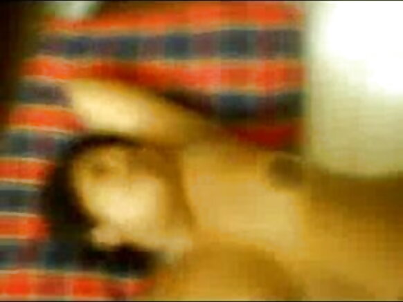 ভারতের হটেস্ট গুদ উন্মুক্ত এবং তার প্রেমিক দ্বারা চাটা সেক্সি মুভি দেখার জন্য