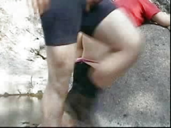 সেক্সি মুভি ইন্ডিয়া হিন্দি মুভি গোয়ার সৈকতে পাথরের পিছনে ভারতীয়দের সাথে চোদাচুদি