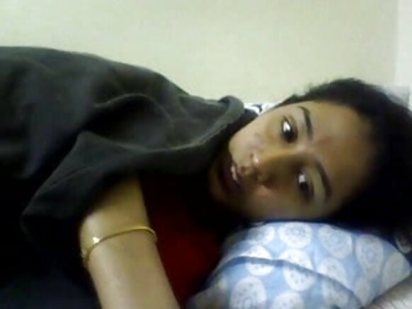 ইন্ডিয়ান মেয়ের সেক্সি ইংলিশ মুভি ইন্টারকোর্স. সুন্দর মেয়ের সুন্দর ভারতীয় অভিব্যক্তি। (উলঙ্গ নয়)