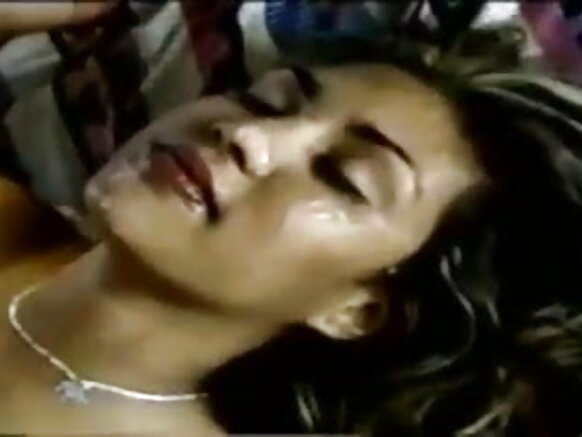 সেক্সি ভারতীয় সেক্সি বেশ্যা বেশ্যা বেডরুমে চোদা পায় হিন্দি সেক্সি মুভি ভিডিও HD - কু