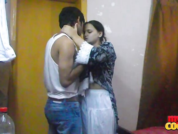 হট এন্ড স্পাইসি ইন্ডিয়া সোনিয়া সেক্সি সেক্সি মুভি ভাবী তার পুরুষের দারুন বাঁড়া চুষছে