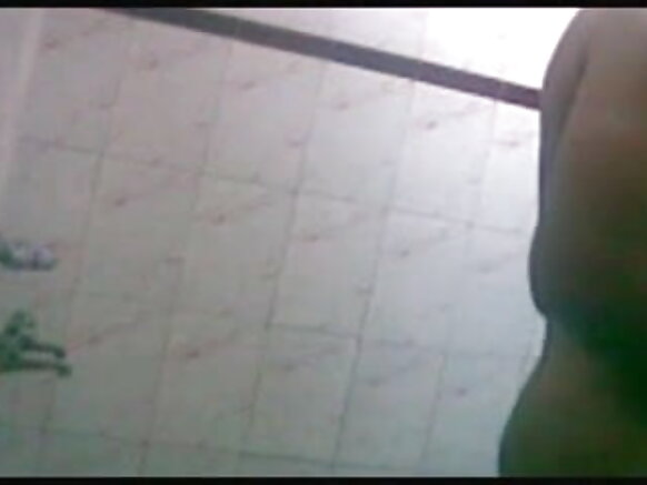 দেশি ফুল সেক্সি সেক্সি ফিল্ম ইন্ডিয়ান বউ তার স্বামীর সাথে গোসল করছে বন্ধুর সাথে