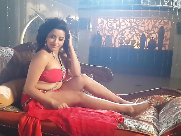 কেউ, প্লিজ বলিউড লাভা অ্যান্ড ফ্যাল করে মোনালিসা সেক্সি মুভি বানাও।