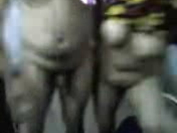 ভারতীয় প্রভাবশালী অন্য সেক্সি পাঞ্জাবি সিনেমার সামনে একজন হর্নি কর্মচারীকে চুদছে