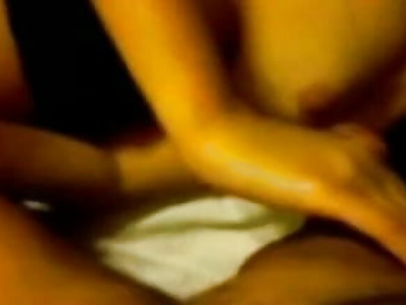 দেশি পশু সেক্সি ফিল্ম আন্টি এশিয়ান মেয়ের বাঁড়া নিয়ে খেলা করছে