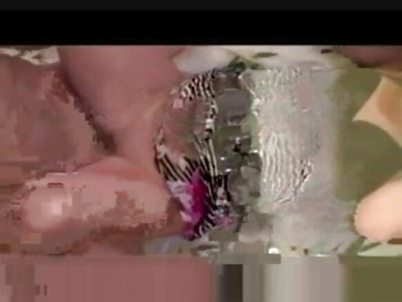 বড় এবং সেক্সি ওয়েস্টার্ন ব্লু ওয়ানসি লিঙ্গের আকার প্রাথমিকভাবে একজন পাকিস্তানি মেয়ের পক্ষে খুব বড়