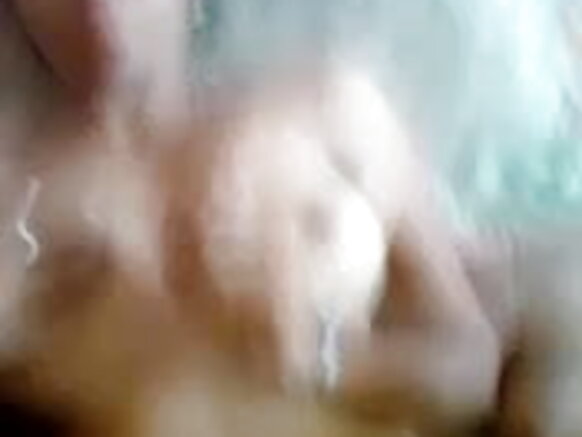 পাতলা এবং খাড়া স্তনের বোঁটা সহ পাতলা এবং সেক্সি ভারতীয় বেশ্যা একটি সেক্সি মুভিতে একজন ক্লায়েন্টকে চুদছে