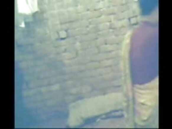 প্রতিবেশী আন্টির সাথে bangladesh english aunty sexy movie