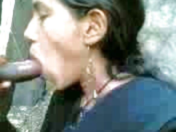 ভারতীয় মেয়েরা বিশ্ববিদ্যালয় ক্যাম্পাসে তাদের বয়ফ্রেন্ডের লিঙ্গ চুষে খায়