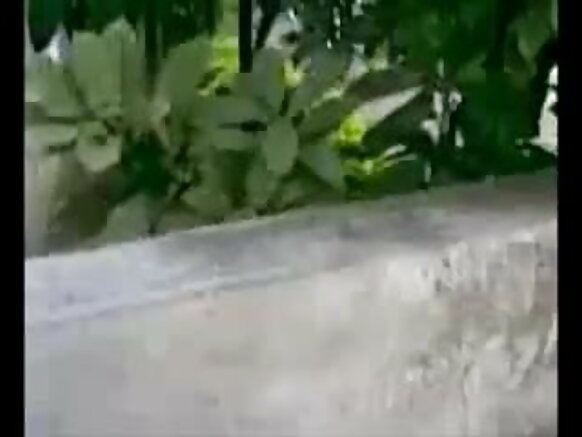 জিন্স পরা দেশী ভারতীয় মেয়ে চেয়ারে চোদা হিন্দি সেক্সি ছবি মুভি