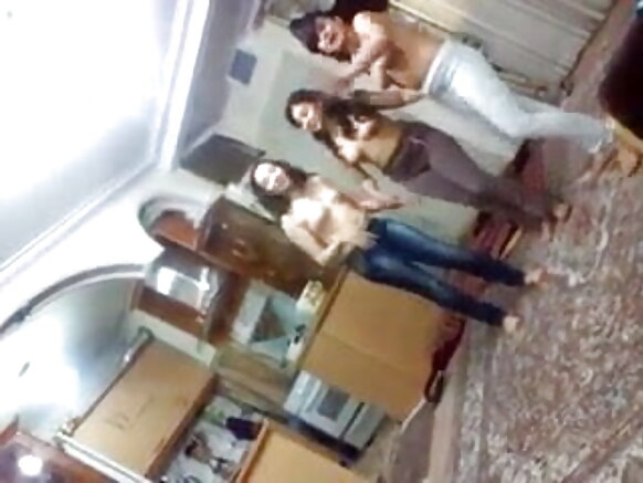 টপলেস সেক্সি bf মুভি উপভোগ করছে আশ্রায় থেকে ভারতীয় মেয়েরা