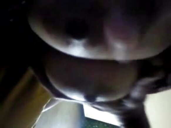 প্রতিবেশীর ভারতীয় বউ তার দারুণ ভারতীয় স্তন সেক্সি ছবির জন্য খুব গর্বিত