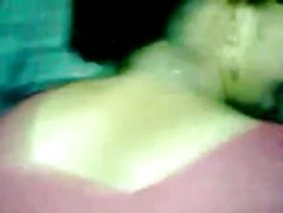 35 বছর বয়সী বাংলা দেশি স্বামী তার স্বামীকে আমার ভগবানকে একটি অসাধারন গুদ দেখায়