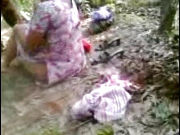 দেশি পতিতা দেখালো দেশি সেক্সি আউটডোর মুভি