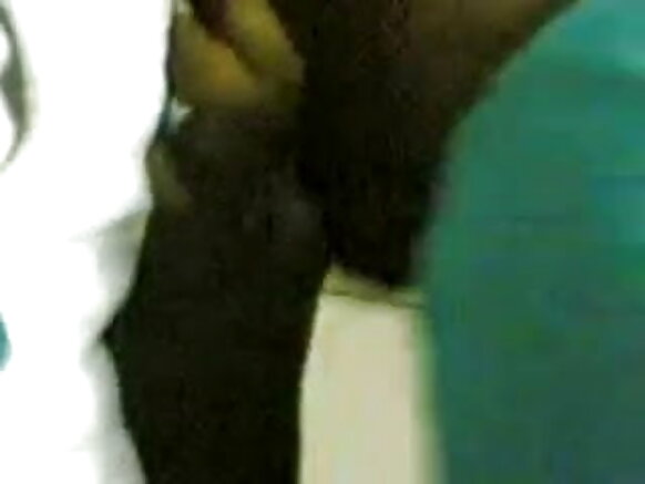 কলগার্ল ইন্ডিয়া আন্টির স্তন দেখানো হয়েছে, তার ক্লায়েন্টকে সেক্সি এইচডি আন্টি খান ভিডিও পরিয়েছে