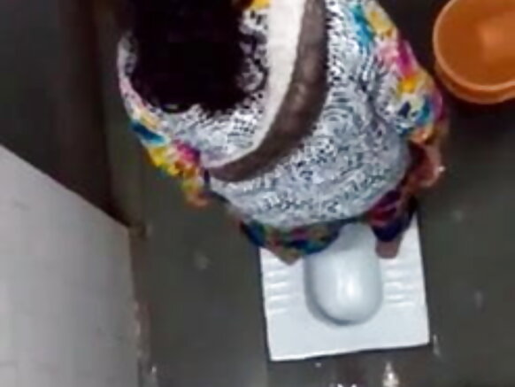desi sexy hindi full movie full toilet spying p2