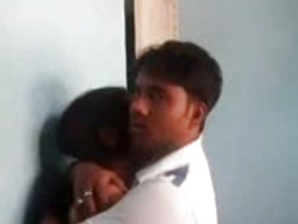 ভারতীয় মেয়ে সেক্সি মুভি ভিডিও দেখে মজা পাচ্ছে