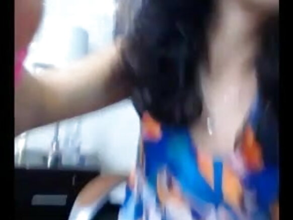 অপেশাদার বান্ধবী তার সুন্দর স্বচ্ছ গুদ দক্ষিণ ভারত সেক্সি সিনেমা দেখাতে ভালবাসে