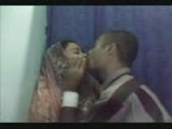 যুবক দেশি ভোজপুরি সেক্সি ভিডিও মুভি দম্পতি সাইবার ক্যাফেতে সেক্স করছেন যুবক দম্পতির কেবিনে