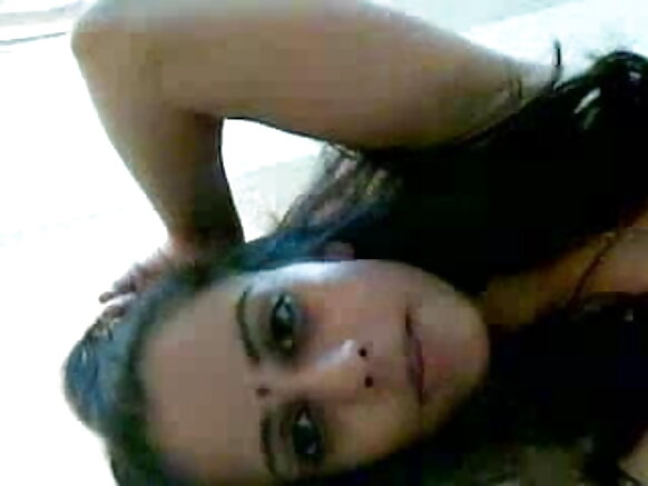 ভারতীয় দম্পতি প্রথমবার সেক্সি মুভিতে নগ্ন হয়ে মজা করছেন