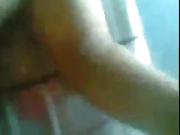 দেশি দেশি পাঞ্জাবি মাতুরা হিন্দি সেক্সি মুভি শো পাঞ্জাবি আন্টি ব্লোজব দিচ্ছে আর চোদাচ্ছে