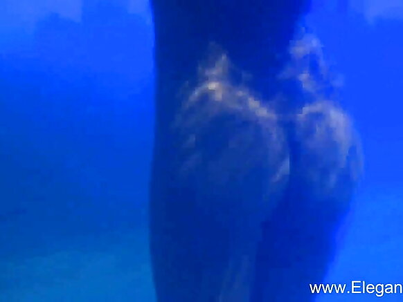 অসাধারণ ভারতীয় MILF কামোত্তেজক অফার করে