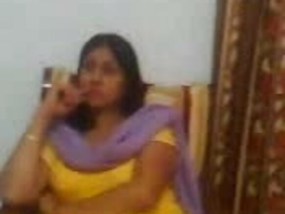 ভারতীয় ভারত সেক্স ভিডিও একটি ভারতীয় আন্টি তার বড় boobs সেক্সি সেক্সি মাইন ভিডিও দেখাচ্ছে