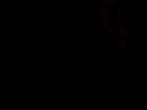 হট ইন্ডিয়ান মেয়ে তার বয়ফ্রেন্ডের সাথে কথা বলার সময় তার মাকে সেক্সি ভিডিও পাঠায়